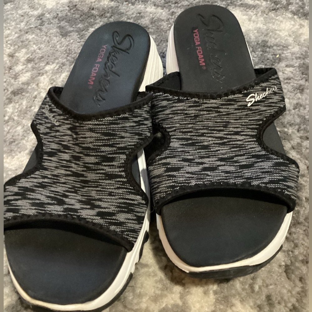 Skechers Cali Women's D'Lites Cool Footings Wedge Sandals, black & white, size 9